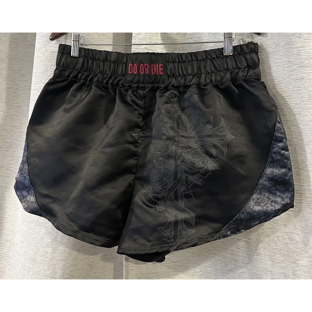 Social Collision Do Or Die Activewear Shorts Size XL‎
